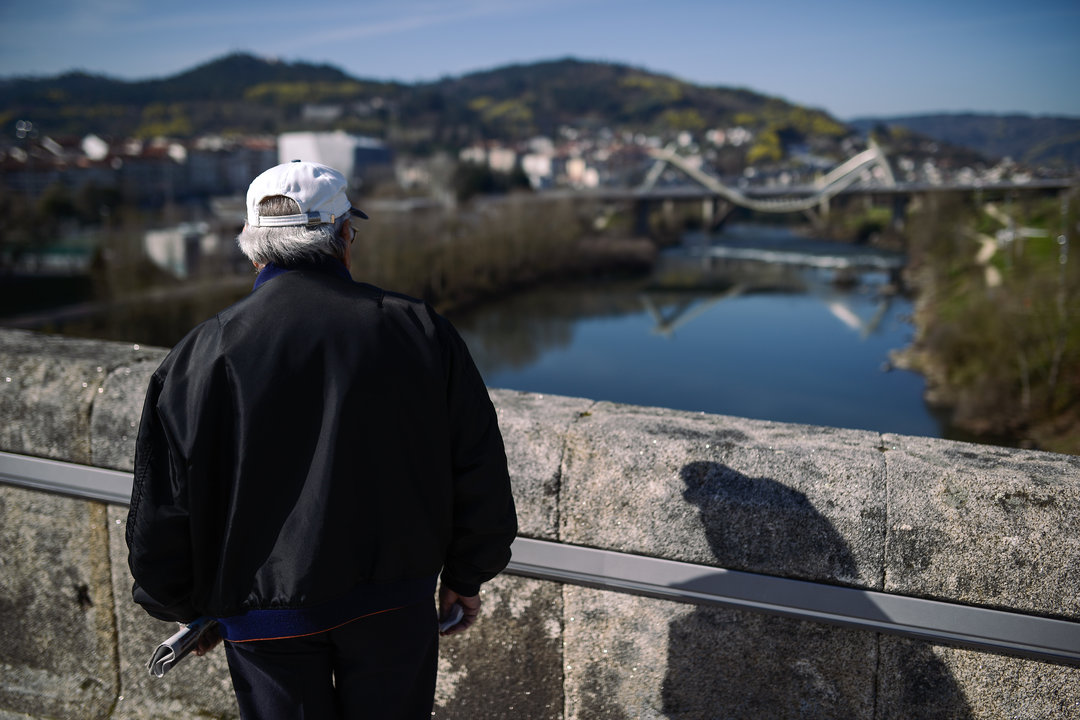Una persona mayor de Ourense