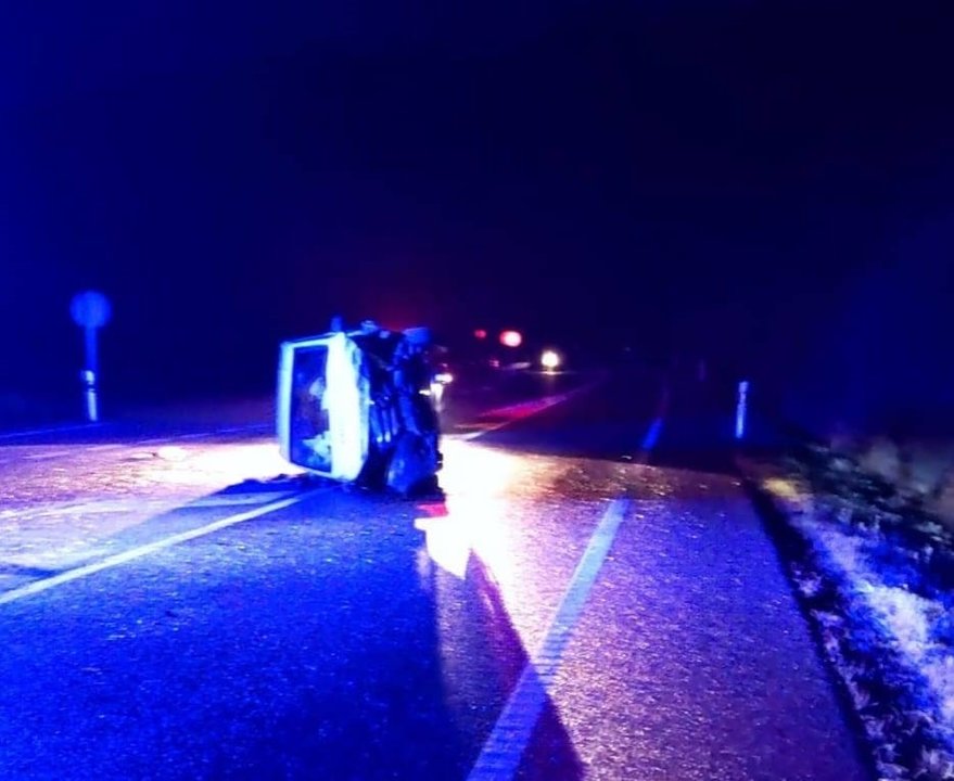 Fallece una mujer en Quiroga (Lugo) tras sufrir una salida de vía y volcar la furgoneta en la que circulaba por la N-120 (EP)