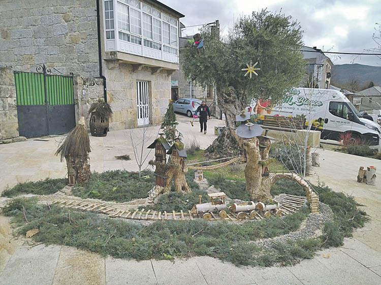 Las figuras del Nadal Enxebre decoran las calles de A Veiga.