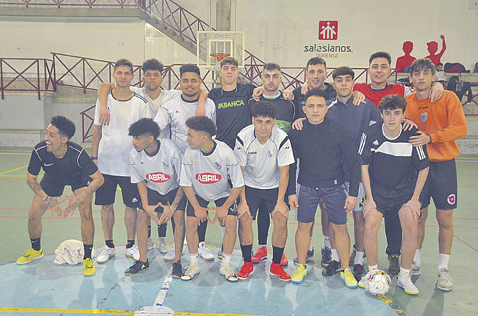 Los jugadores de los equipos finalistas del torneo en Salesianos.
