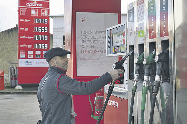 Precio del combustible en una gasolinera de Carballiño.