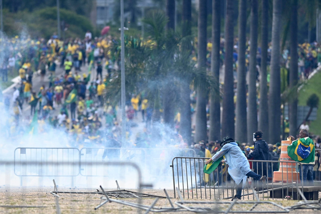 Manifestantes contra los resultados electorales y el gobierno del recién posesionado presidente Lula da Silva (EFE)