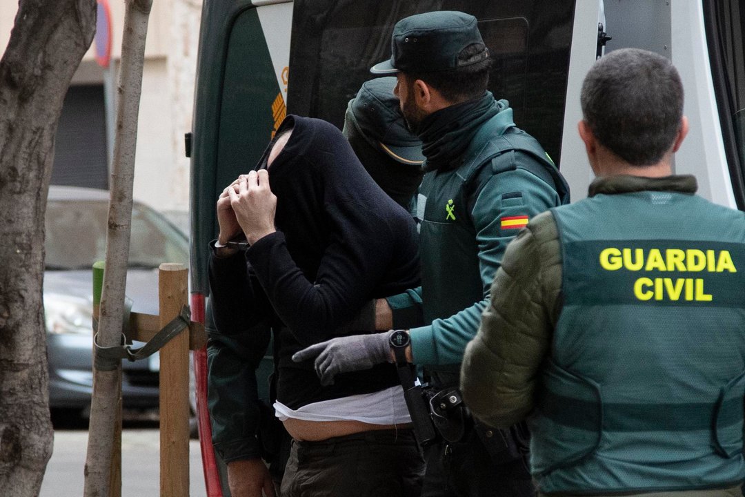 La Guardia Civil registró este miércoles uno de los pisos en Barcelona del presunto autor de la muerte de su pareja. Foto: EFE.