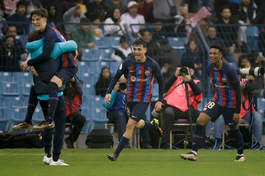 Los jugadores del Barça celebran uno de los goles del partido (EFE).
