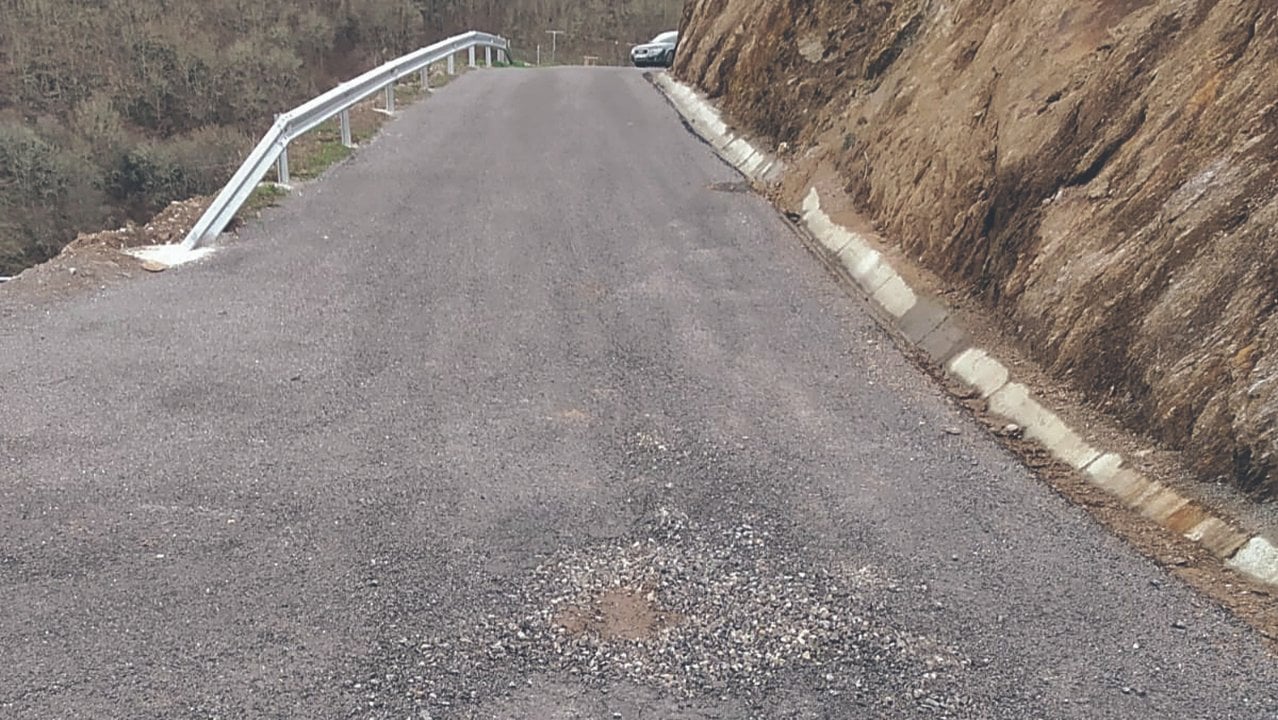 Estado da estrada que leva ó Cabo da Vila.