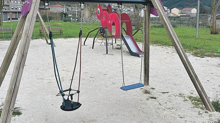 O parque infantil da localidade de Francelos.