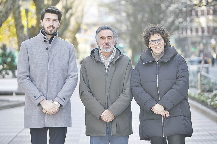 Diego Casas, Xosé Mosquera y Antía García, los ourensanos en la junta directiva de la Federación Galega de Tenis.