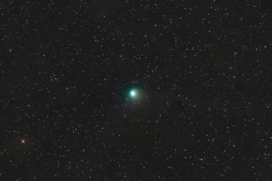 El cometa verde, visto desde España (EFE).