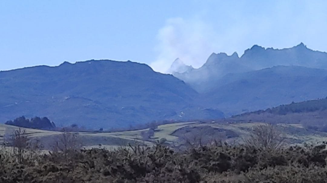 Imangen del incendio en el parque natural de la Baixa Limia -  Serra do Xurés.