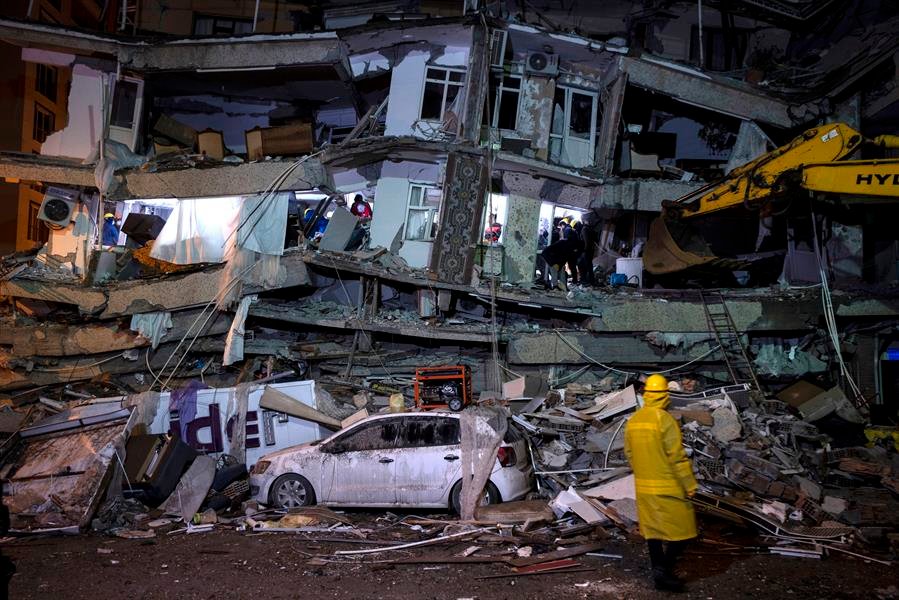 Uno de los edificios colapsados en Turquía tras los terremotos (EFE).