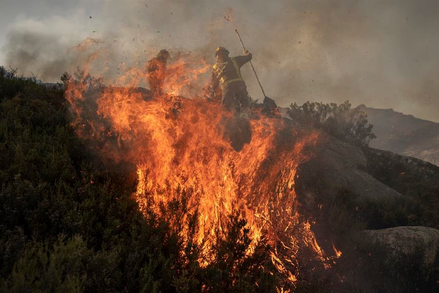 Incendio forestal en el Xurés, en Muíños (EFE).
