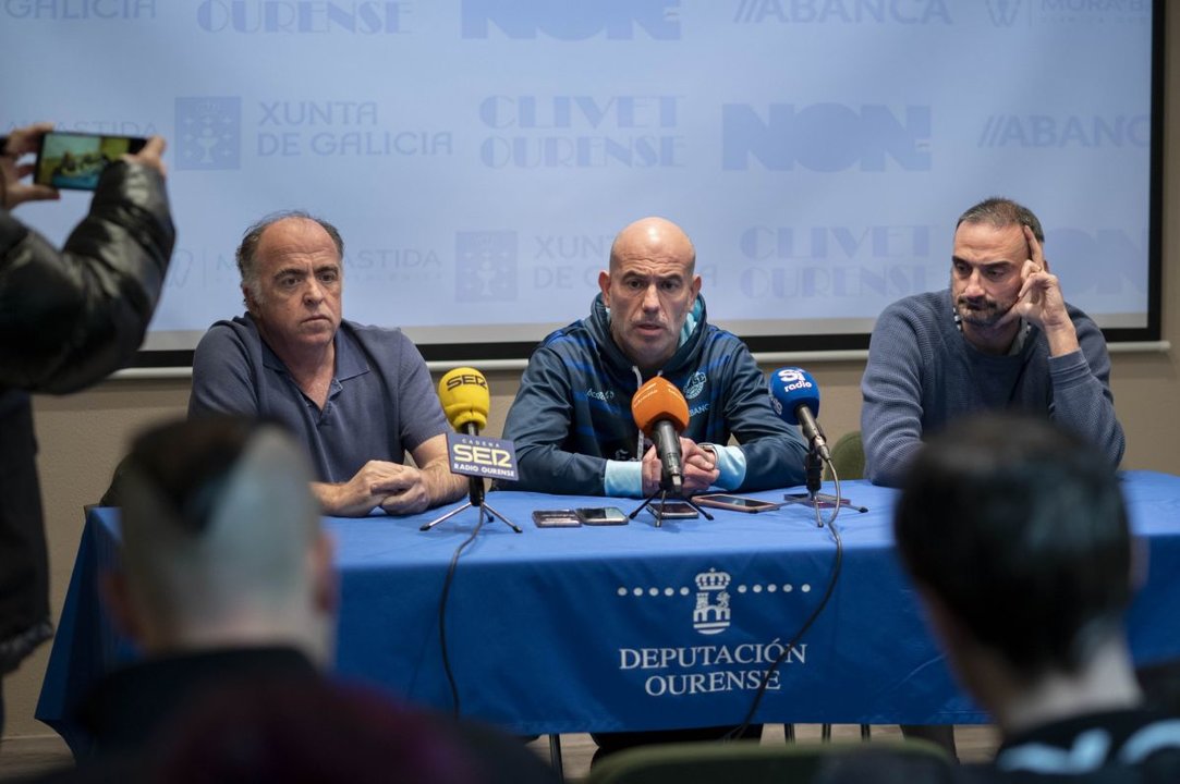 Eduardo Villar, Félix Alonso y Sergio Pérez, durante la comparecencia de prensa. (MARTIÑO PINAL)