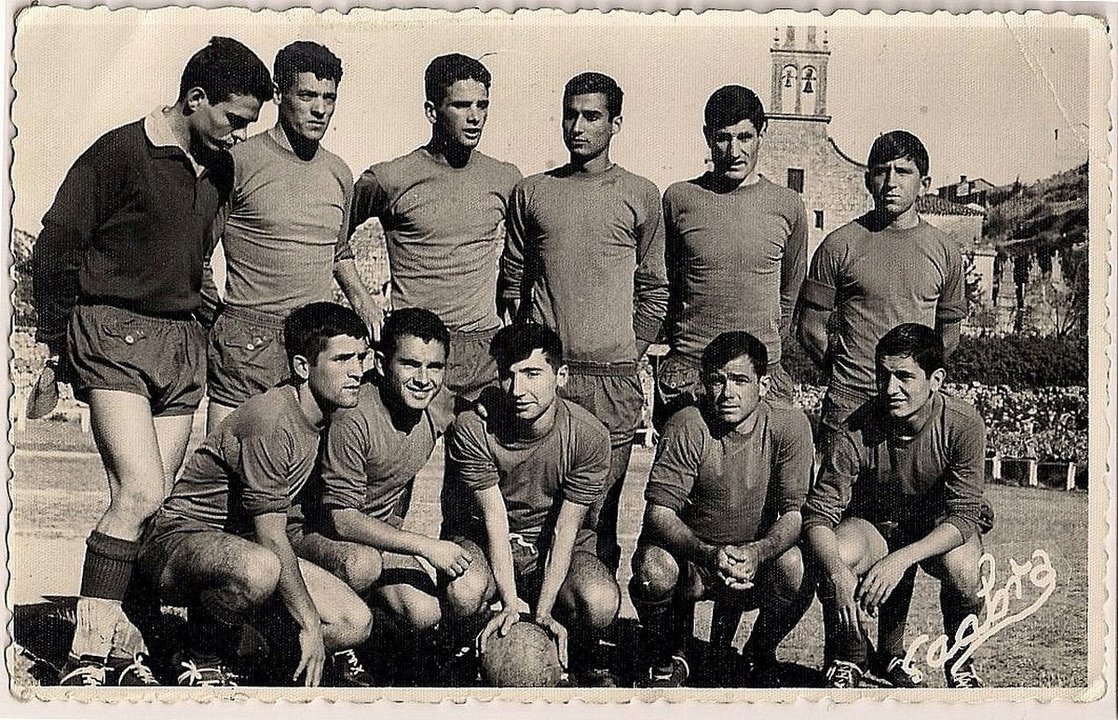 AD Couto. 1964, en Allariz. Vidal, Bermejo, Chacón, Lozano, Cebreiros, Silvio, Caneda, Ferreiro, Benito, Obeso II y Mazaira.