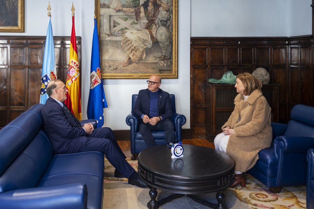 Manuel Reigosa, Manuel Baltar y Elena Rivo, reunidos en la Diputación.