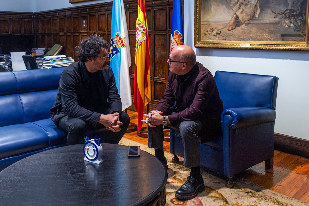 Reunión Manuel Baltar (Presidente da Deputación Ourense) con Amador Lorenzo Blach (Fotógrafo).