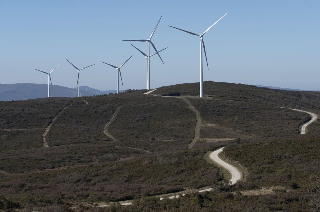 Aerogeneradores de un parque eólico situado en las proximidades de O Irixo. (MARTIÑO PINAL)