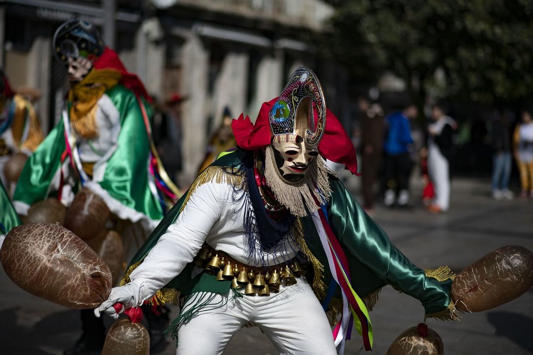 Xinzo de Limia. 26/02/2023. Derradeiro domingo do ciclo do Entroido de Xinzo de Limia, o Domingo de Piñata.
Foto: Xesús Fariñas