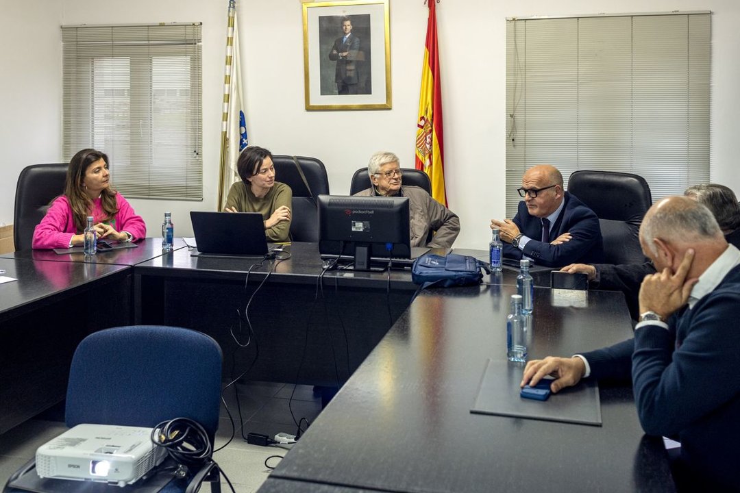 Manuel Baltar interviene en la reunión con la alcaldesa y representantes de la Fundación San Rosendo.
