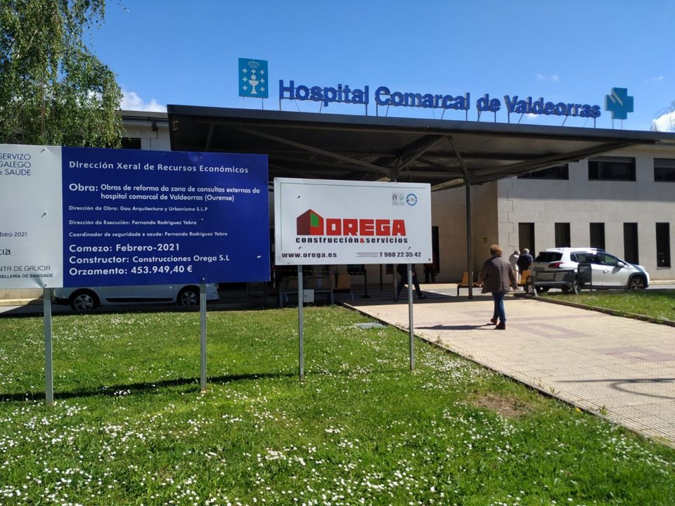 Fachada principal del Hospital Público Valdeorras, en O Barco.