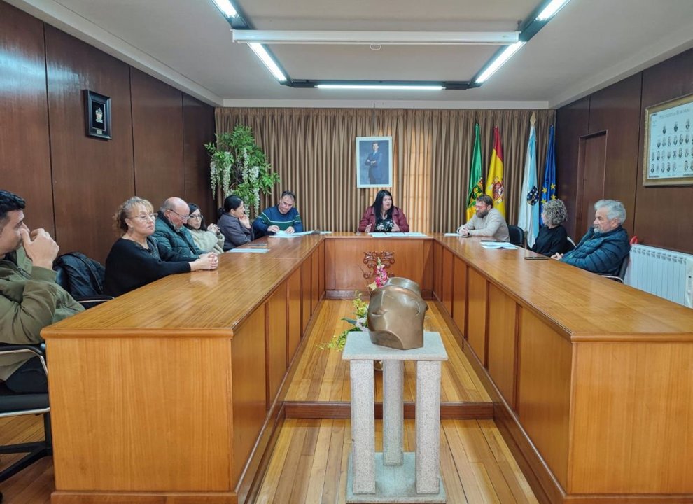 La Corporación municipal de Boborás reunida ayer en pleno.