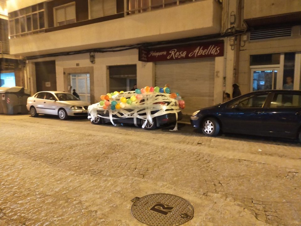 Un coche envuelto en Ourense.