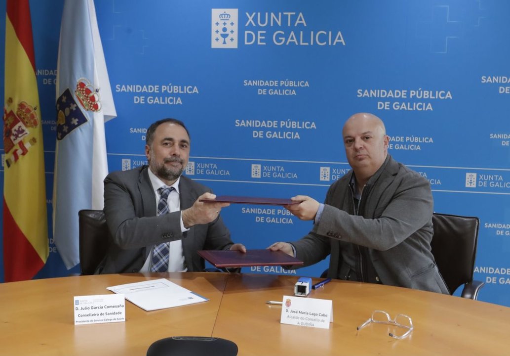 Julio García Comesaña y José María Lago, en la firma del convenio.