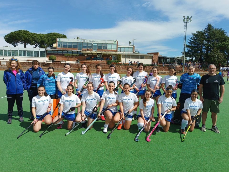 Las integrantes del combinado gallego de hockey hierba femenino en la categoría sub-16 que firmaron una sexta plaza en el reciente Campeonato de España.