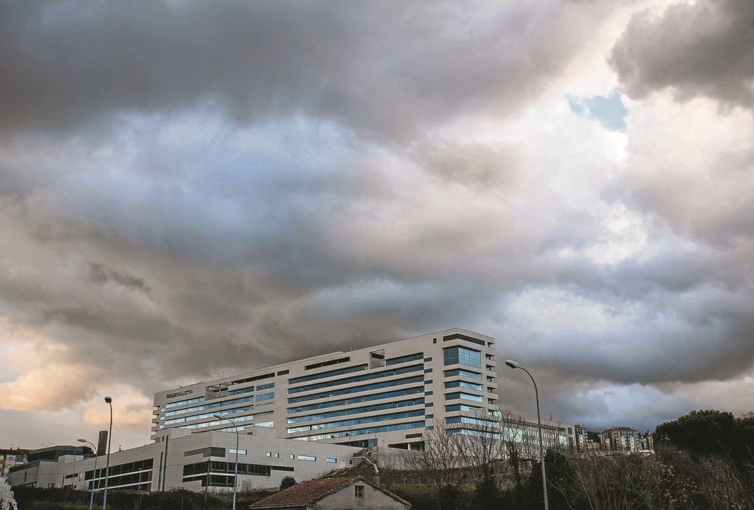 Imagen del edificio de hospitalización del Complexo Hospitalario Universitario de Ourense (CHUO).