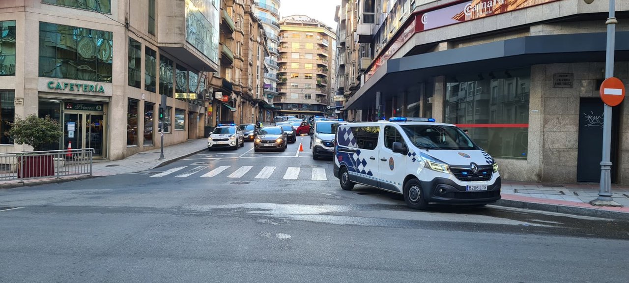 Control de la Policía Local en Ourense en el Jueves Santo.