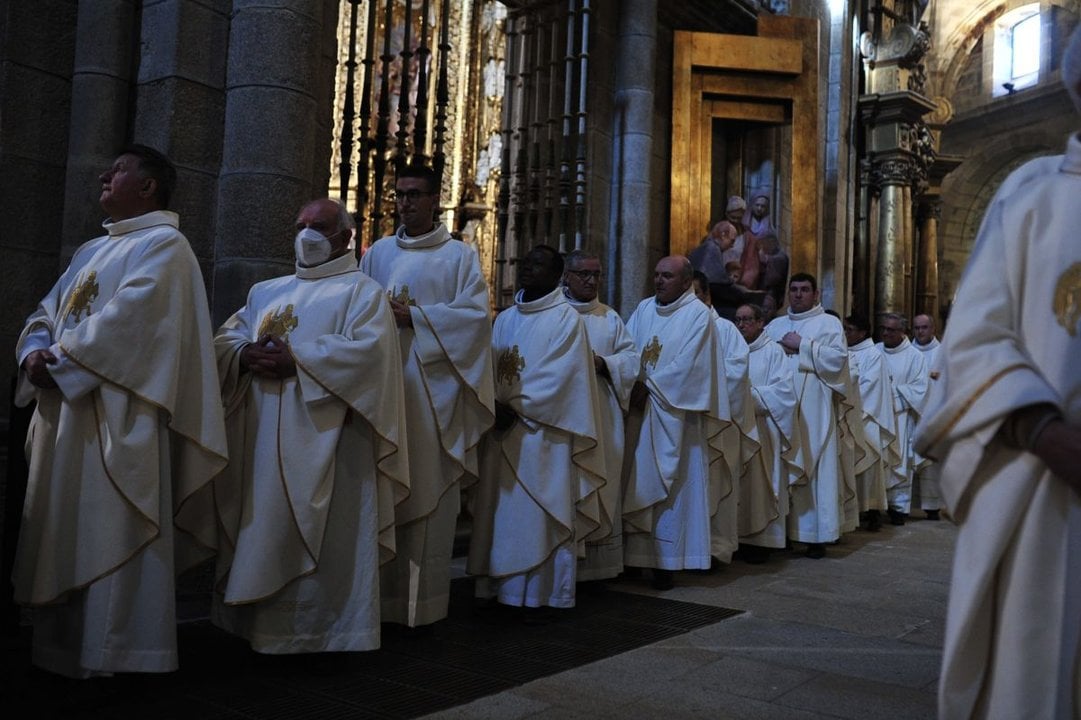Sacerdotes de la provincia durante uno de los actos de Semana Santa en la ciudad. JOSÉ PAZ