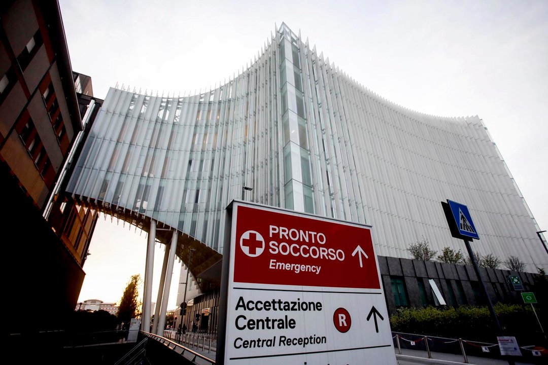 El hospital de San Rafael de Milán, donde se encuentra ingresado Silvio Berlusconi (FOTO: EFE).