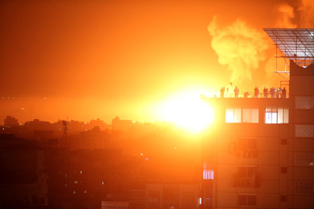 Misil israelí impactando en la franja de Gaza (FOTO:EFE).