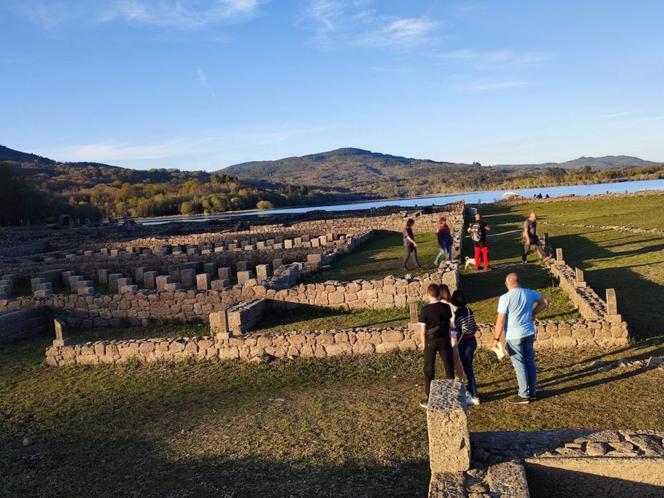 Visitantes en el yacimiento militar romano el pasado fin de semana.