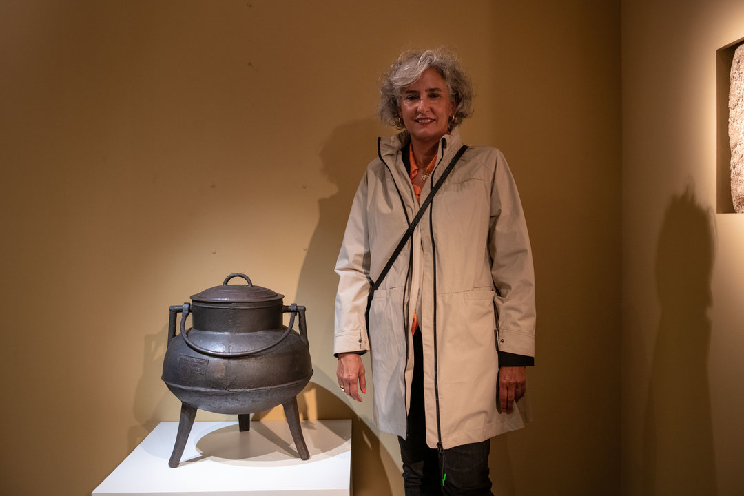 Ana Malingre, con el pote exhibido. FOTO: ÓSCAR PINAL