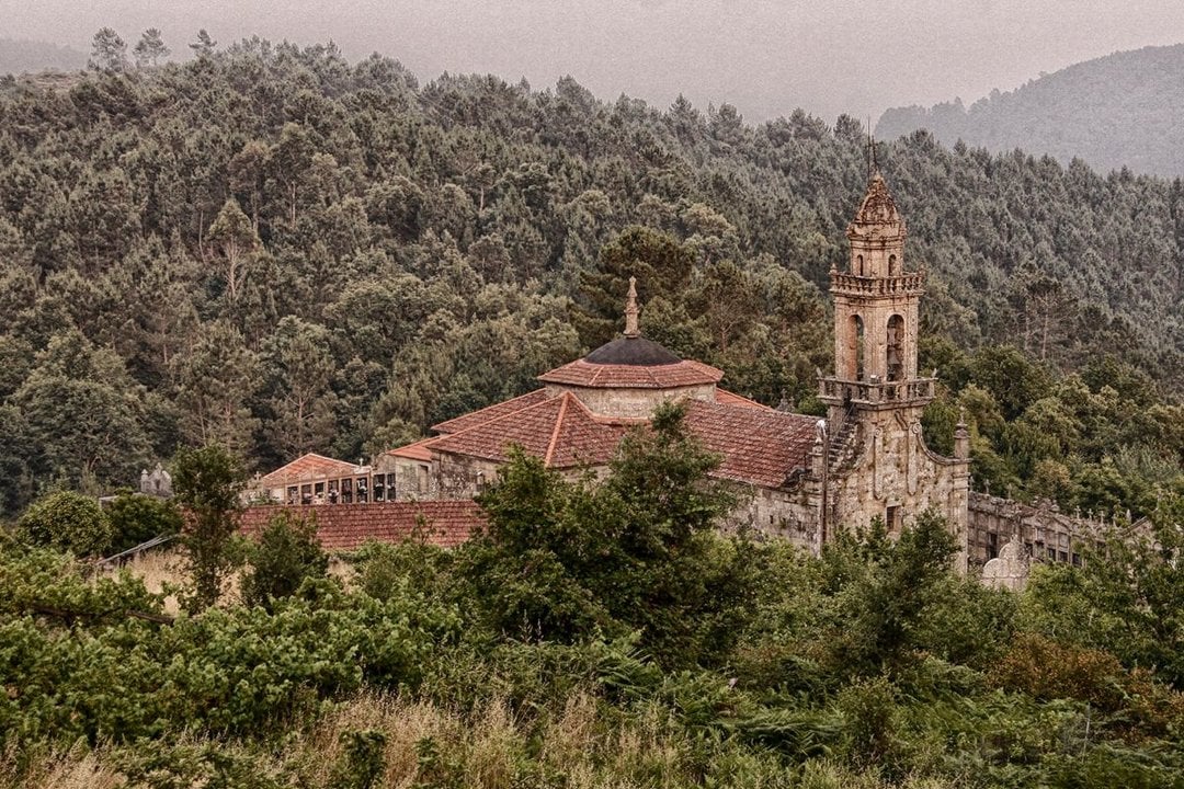 La iglesia barroca de Albarellos, en cuyo entorno se ejecutarán las obras.