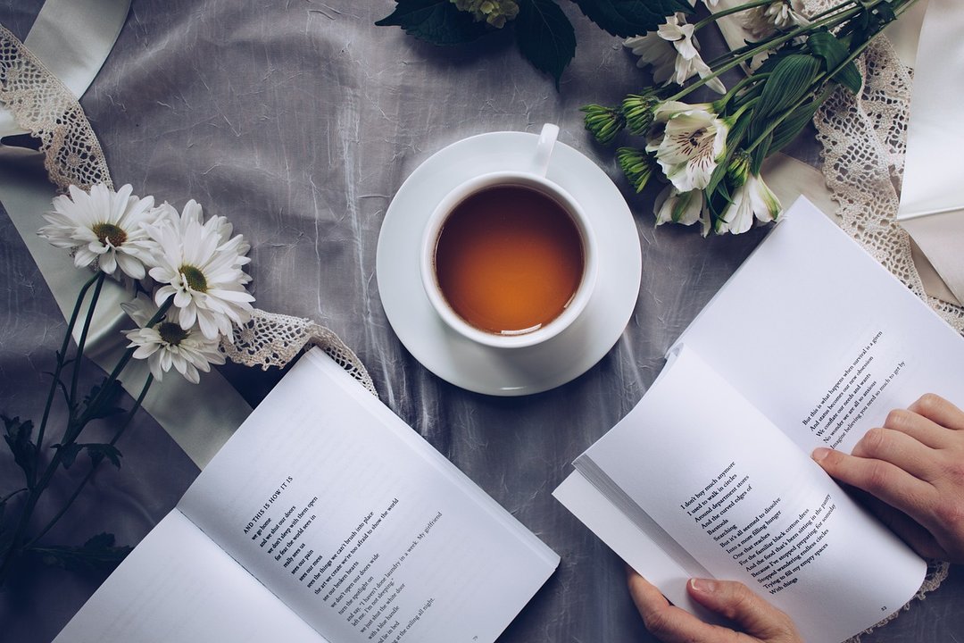 Té y libros. Pixabay