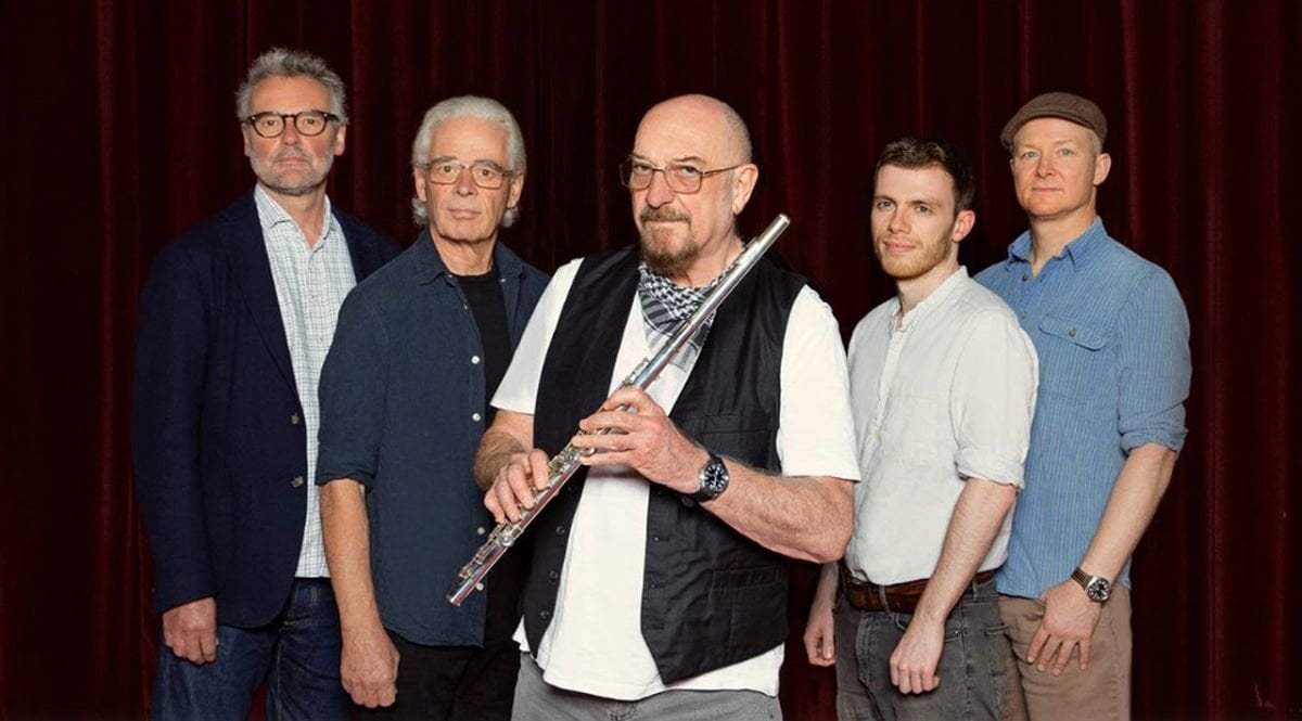 John O’Hara, David Goodier, Ian Anderson, Joe Parrish y Scott Hammond, de Jethro Tull.