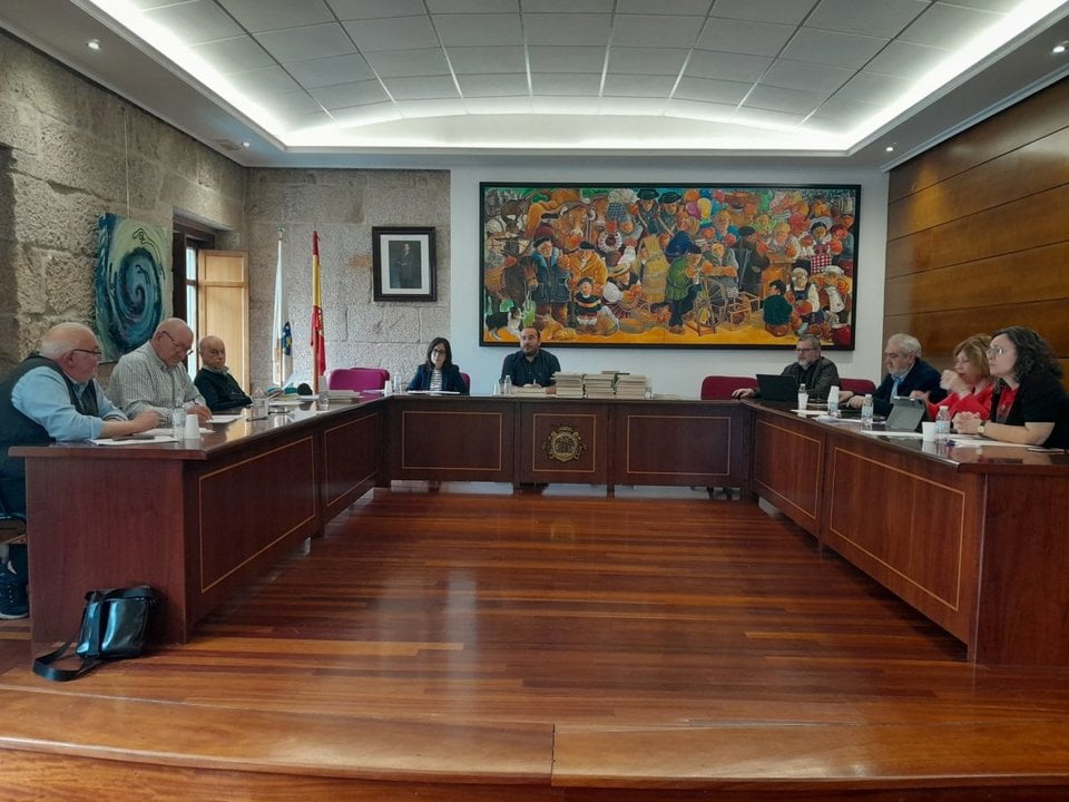 Reunión del jurado del premio Antón Losada Diéguez, en el salón de plenos carballiñés.