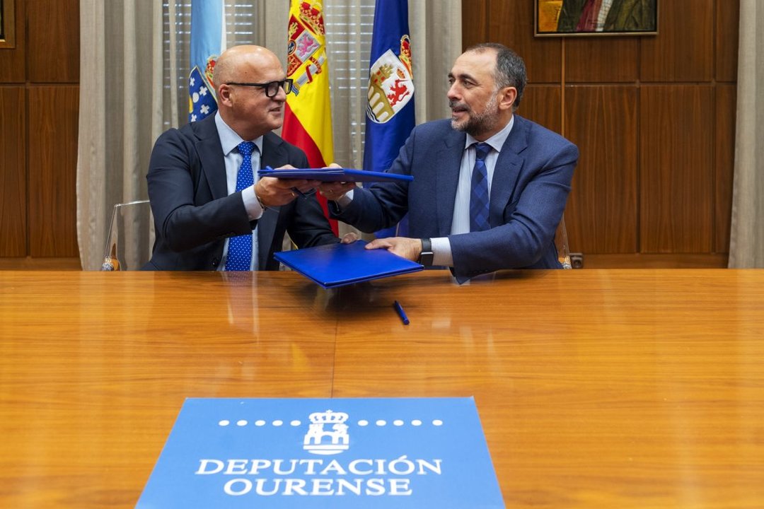 Manuel Baltar y Julio García Comesaña, en la firma del acuerdo.