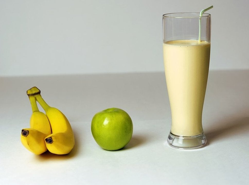 Gelatinas, batidos y zumos de frutas espesados son alternativas excelentes para tomar líquidos en la dieta túrmix.