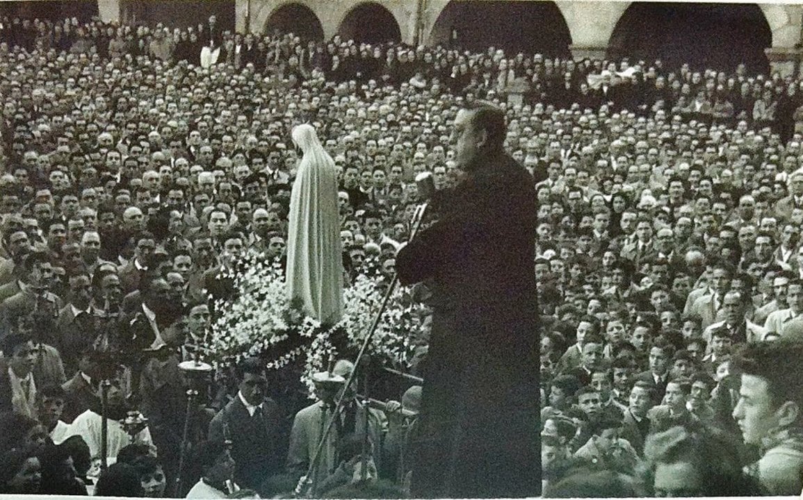 Recibimiento en la plaza Mayor la tarde del 30 de mayo de 1948.