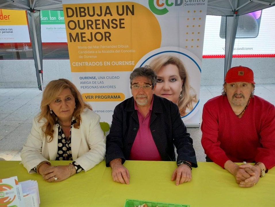 Dibuja, Palacios y Álvarez en la carpa informativa de CCD.