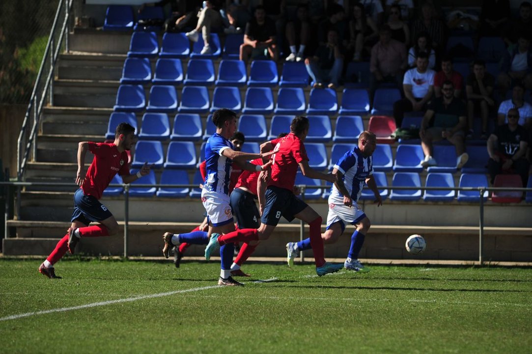 El Monterrei, durante un partido de liga ante el Celanova, en el campo de Rozavales.