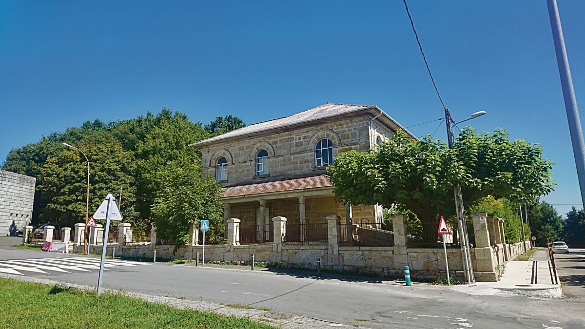 Antiguo edificio del colegio público de Maside.