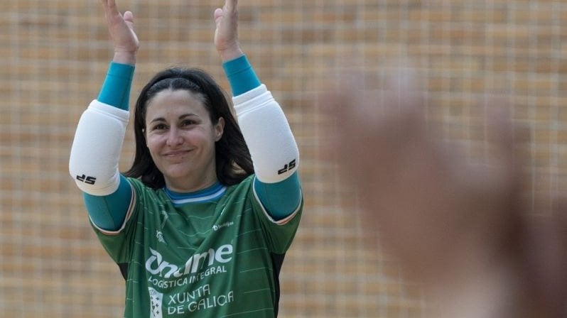 Una emocionada Vane Barberá se despide de su afición, el pasado sábado en Cea.