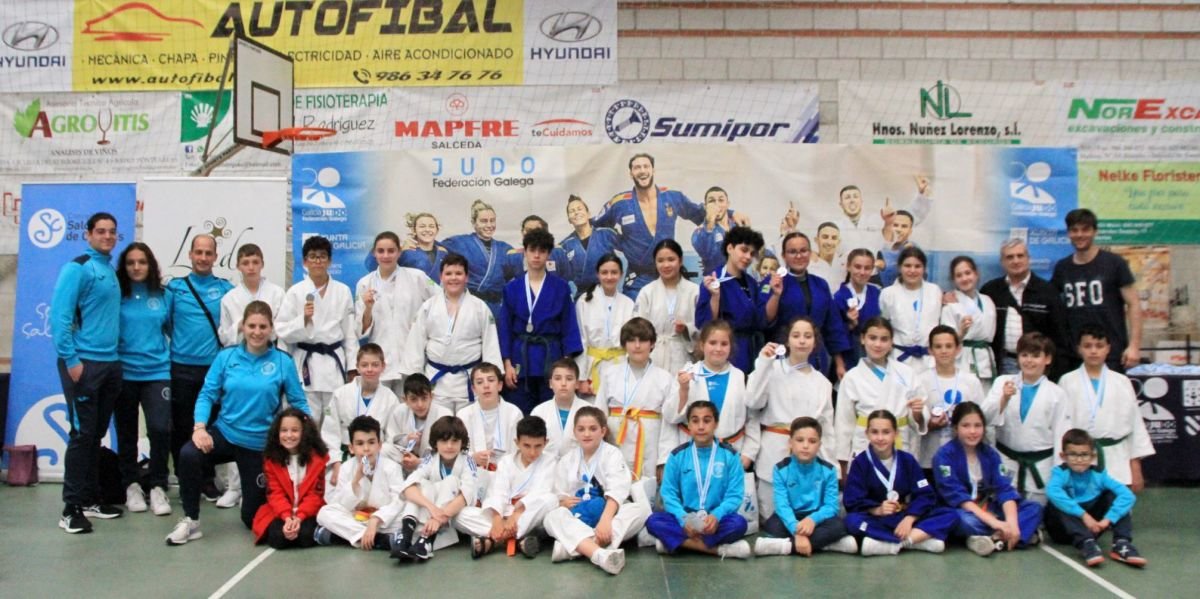La expedición del Judo Club Marbel Ourense desplazada a Salceda de Caselas al “Xoga Iudo 2023”.