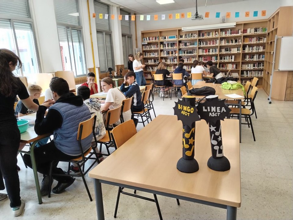 Los juegos se llevaron a cabo en la biblioteca del centro