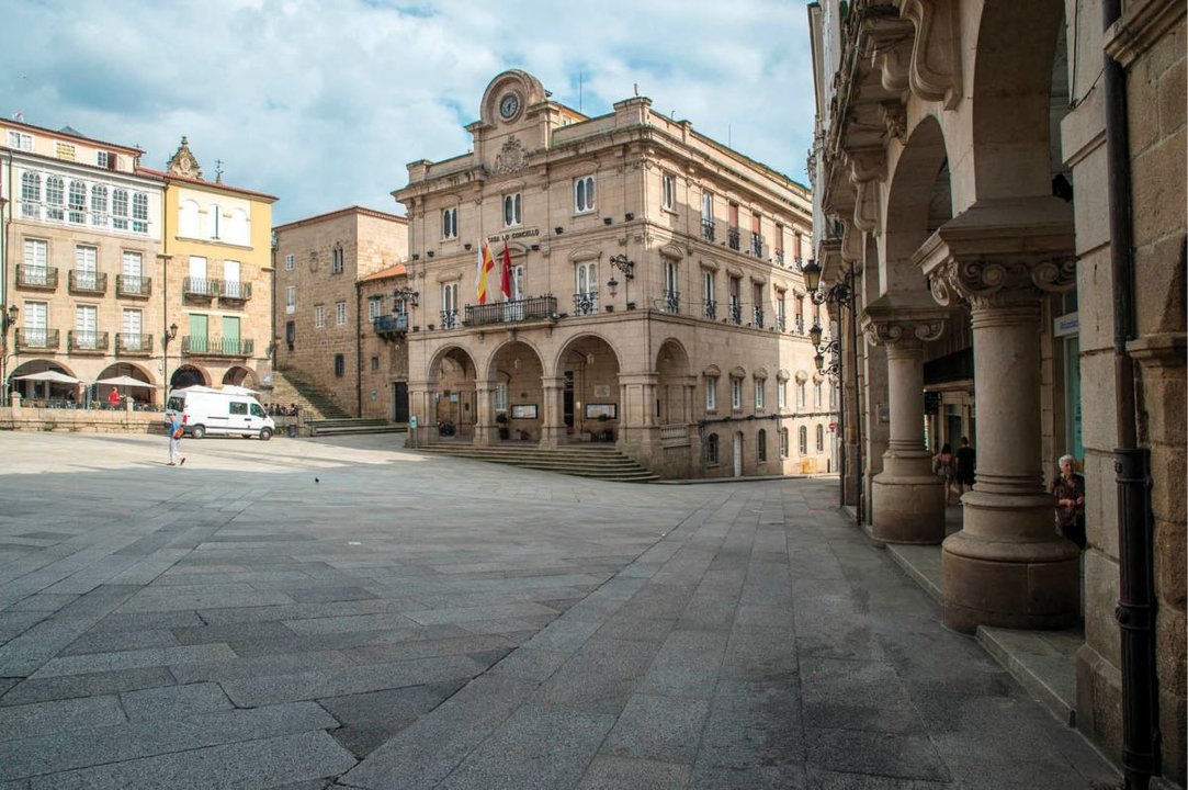 Vista exterior del Concello de Ourense.