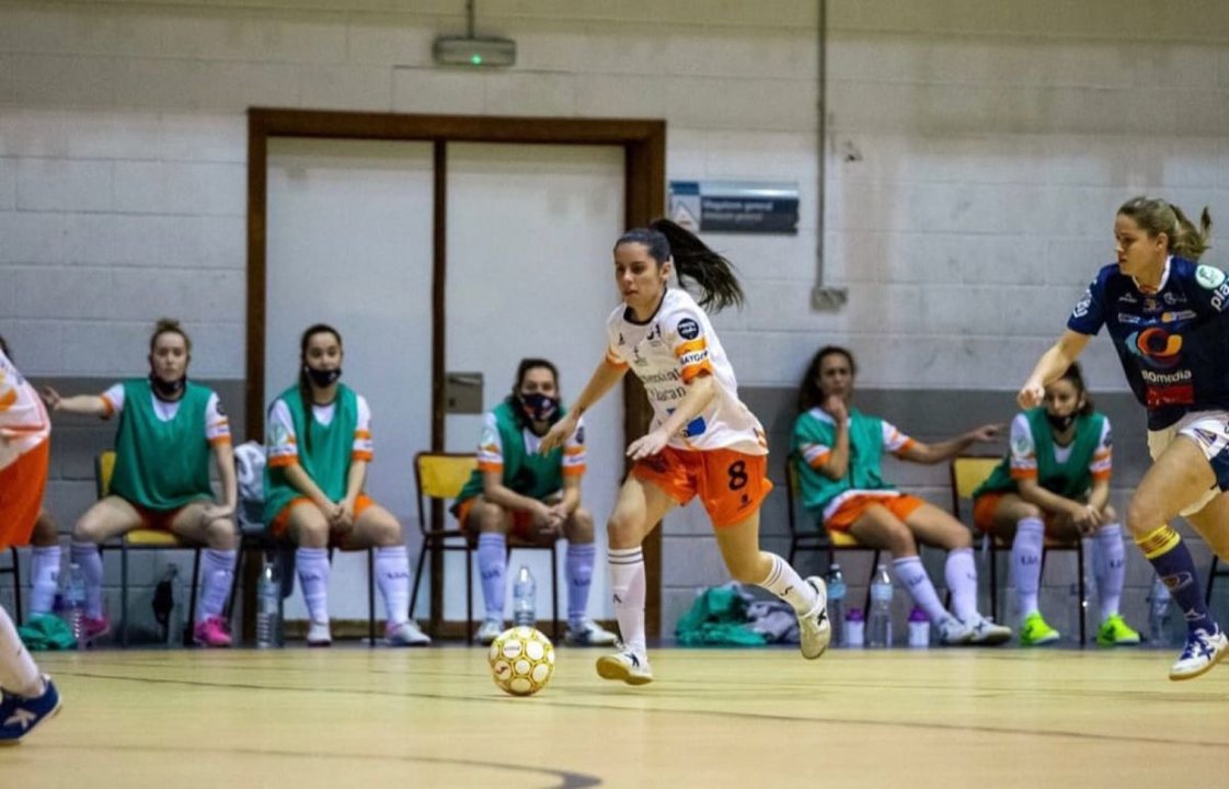 Raquelilla, el último fichaje del Envialia para la temporada 2023-2024, en un partido con los colores del Universidad de Alicante.