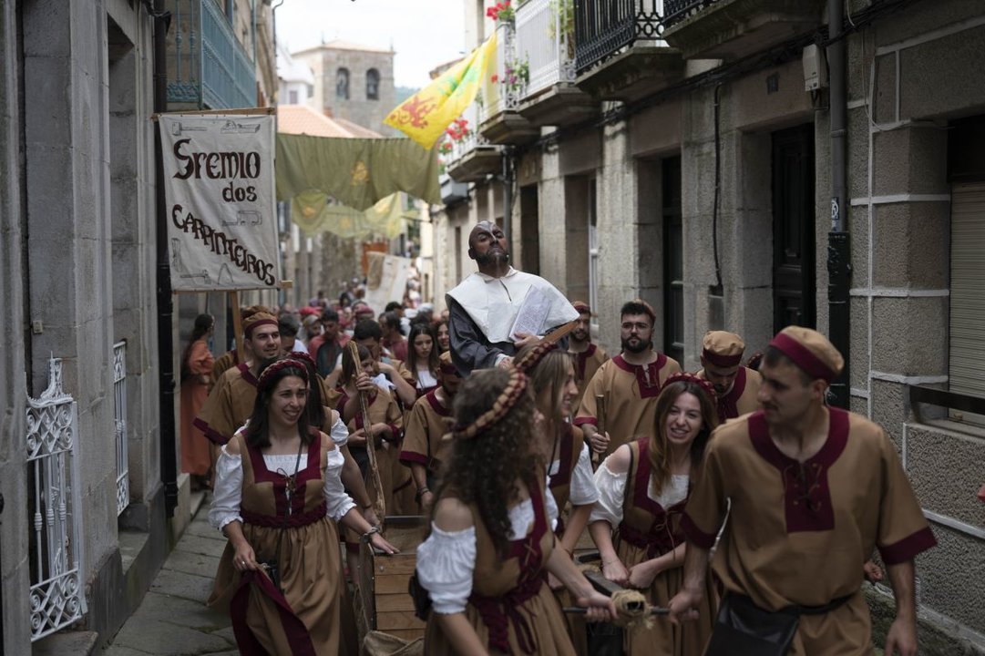 O fidalgo Xan de Arzúa volveu percorrer as rúas de Allariz nunha procesión teatralizada.